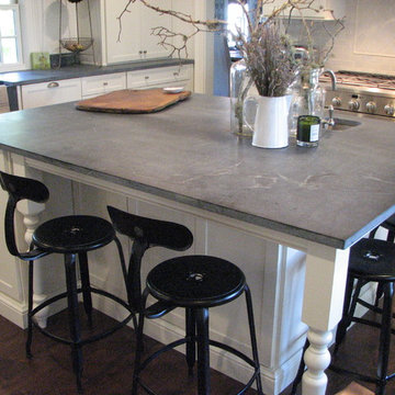 A 2016 kitchen comes home to a circa 1711 cape