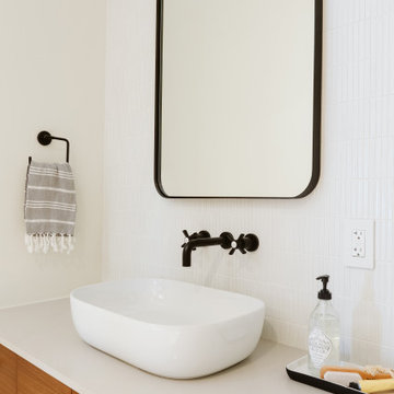 MidMod House common bath