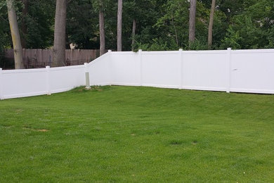 White vinyl Fence