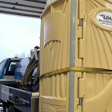 portable restrooms in Oakley, MI