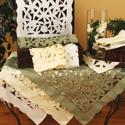 Xia Home Fashions - Tulip Bouquet Cutwork Collection 14"x20" Placemat - Placemats