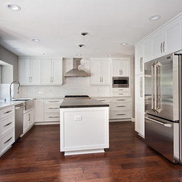 White shaker farmhouse style in Oak park
