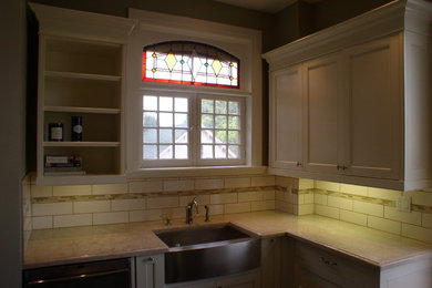 Elegant kitchen photo in Toronto