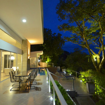 Modern home overlooking the Pacific ocean