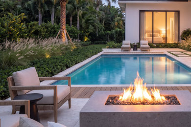 Home design - large modern home design idea in Miami