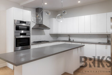 Example of a kitchen design in Toronto