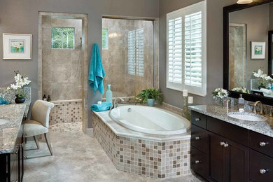 ジャクソンビルにあるトランジショナルスタイルのおしゃれな浴室の写真