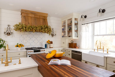 Eat-in kitchen - farmhouse l-shaped eat-in kitchen idea in Other with a farmhouse sink, white backsplash, ceramic backsplash and an island