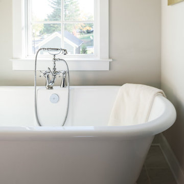 Owner's Suite Tub Vignette