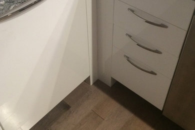 Inspiration for a modern home design remodel in Toronto