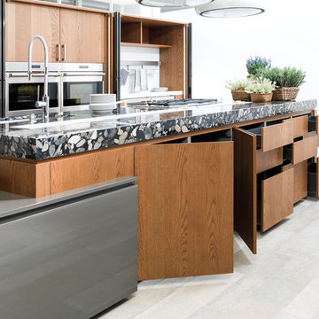 EMOTIONS LINE: E6.30 Roble Sil_Oak veneer finish_E5.30 Pizarra Brillo_gloss lacq
