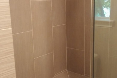 Bathroom - contemporary bathroom idea in New York