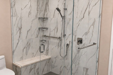 Elegant bathroom photo in Toronto