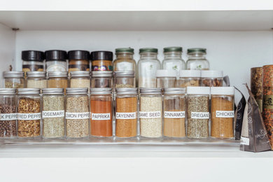 Example of a kitchen design in New York