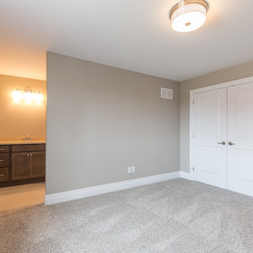Large Bedroom w/Jack and Jill bathroom