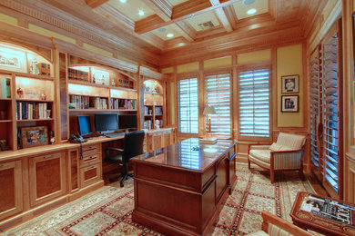 Traditional home office in Phoenix.