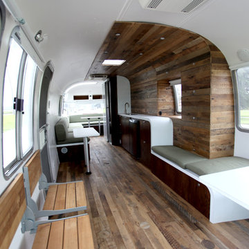 1985 345 Mobile Office Airstream - Delivering Happiness