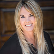Julie Peterman's photo