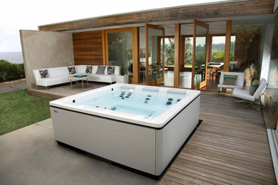 Mid-sized trendy backyard concrete patio photo in Other with a roof extension