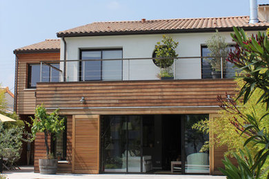 Cette image montre une façade de maison design.