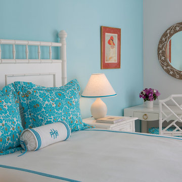 A Colorful Cottage Makes a Splash