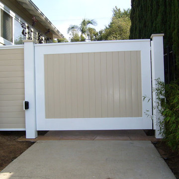 Painted wood automated driveway gate, Los Angeles