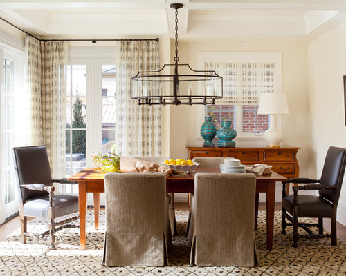 Best Traditional Casual Dining Room Design Ideas & Remodel Pictures | Houzz