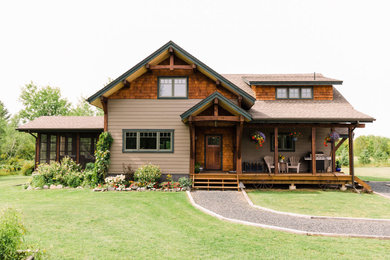Example of a mountain style home design design in Toronto