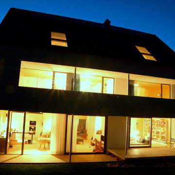 Modernes Einfamilienhaus mit rustikalem Charme