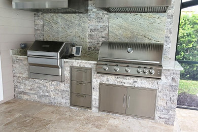 Inspiration for a contemporary patio remodel in Tampa