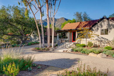 Small contemporary beige one-story stucco exterior home idea in Los Angeles