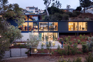 1960s exterior home idea in San Diego