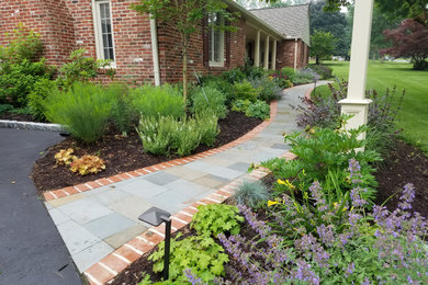 Design ideas for a mid-sized landscaping in Philadelphia.