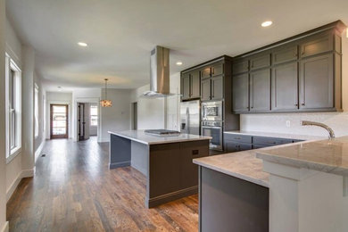 Kitchen - transitional kitchen idea in Chicago