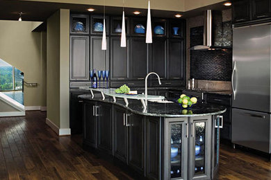 Example of a kitchen design in Orange County