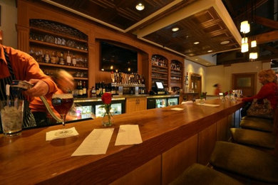 Example of a classic home bar design