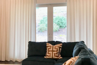 Example of a minimalist family room design in San Francisco