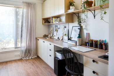 Inspiration for a small home studio in Geelong with a built-in desk.