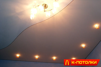 Двухцветный натяжной потолок от компании ООО "К-потолки"