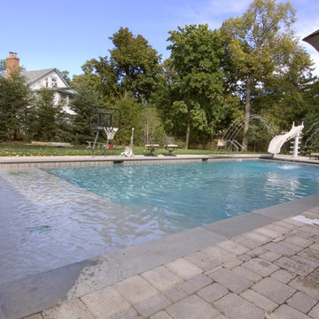 Highland Park, IL Swimming Pool and Raised Water Wall