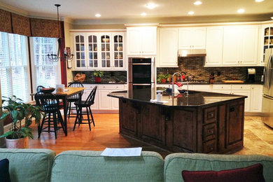 Example of a kitchen design in Raleigh