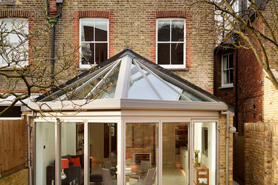 This is an example of a contemporary house exterior in London.