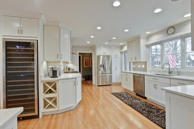 Inspiration for a transitional kitchen remodel in Chicago