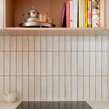 Japandi-inspired Kitchen with Bronze Handleless Channel