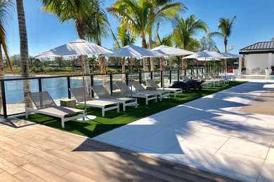 Inspiration for a modern landscaping in Miami.