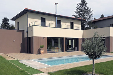 This is an example of a contemporary exterior in Lyon.