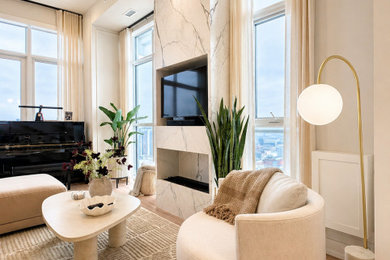 Trendy living room photo in Toronto