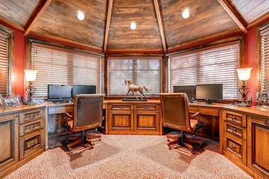 Example of a home office design in Denver