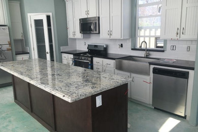 Kitchen photo in Los Angeles