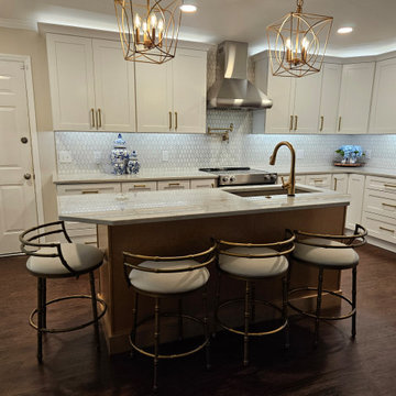 Beautiful Transitional Kitchen Remodel With Two-Tone Cabinets